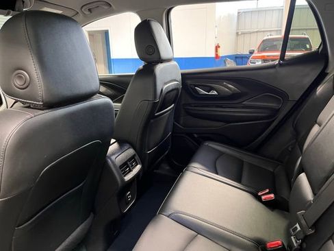 Used 2024 GMC Terrain SLT image 18