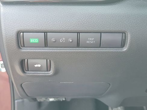 Certified 2024 Nissan Sentra SV FWD image 30