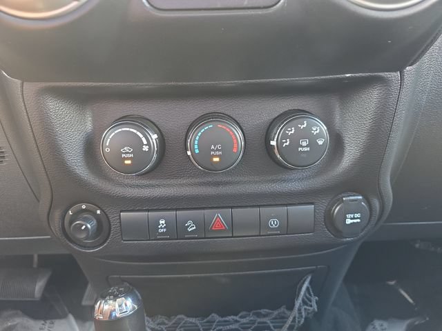 Used 2017 Jeep Wrangler Unlimited Rubicon w/ Connectivity Group AWD/4WD image 25