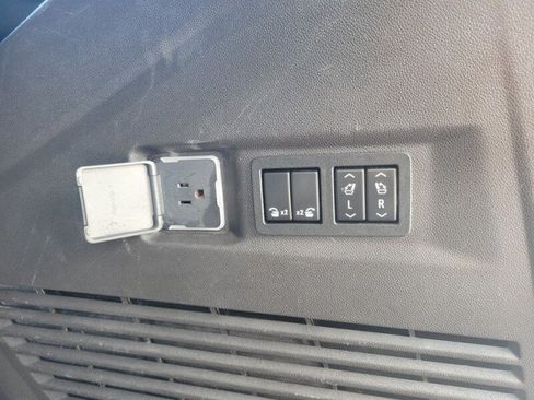 Used 2021 GMC Yukon SLT w/ SLT Premium Package RWD image 8
