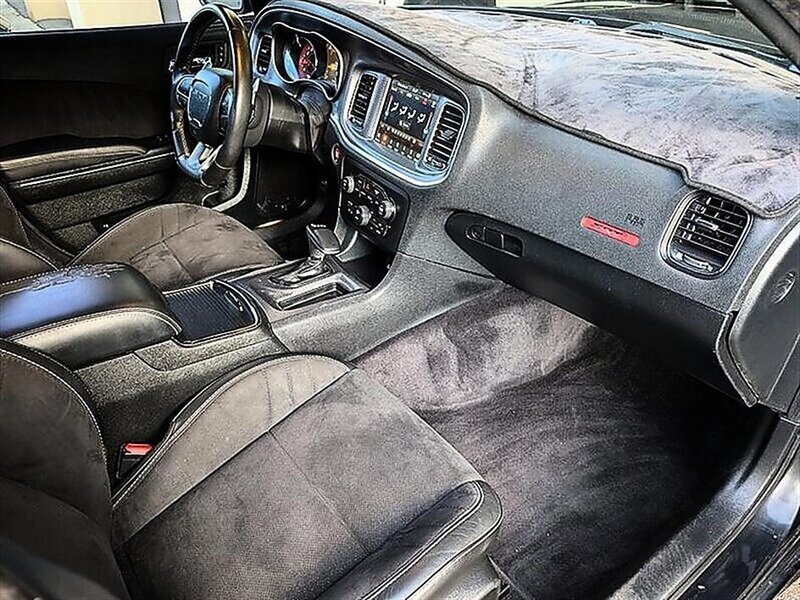 Used 2018 Dodge Charger SRT Hellcat w/ Harman/Kardon Audio Group RWD image 4