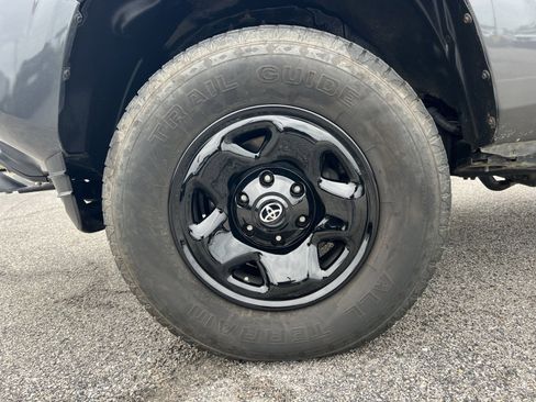 Used 2020 Toyota Tacoma SR AWD/4WD image 20
