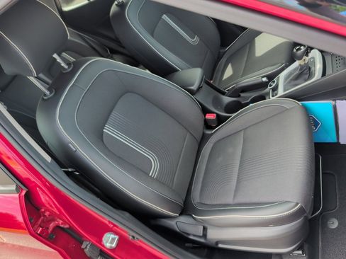 Certified 2025 Hyundai Venue Limited FWD image 28