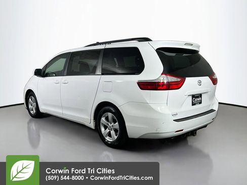 Used 2016 Toyota Sienna LE image 11