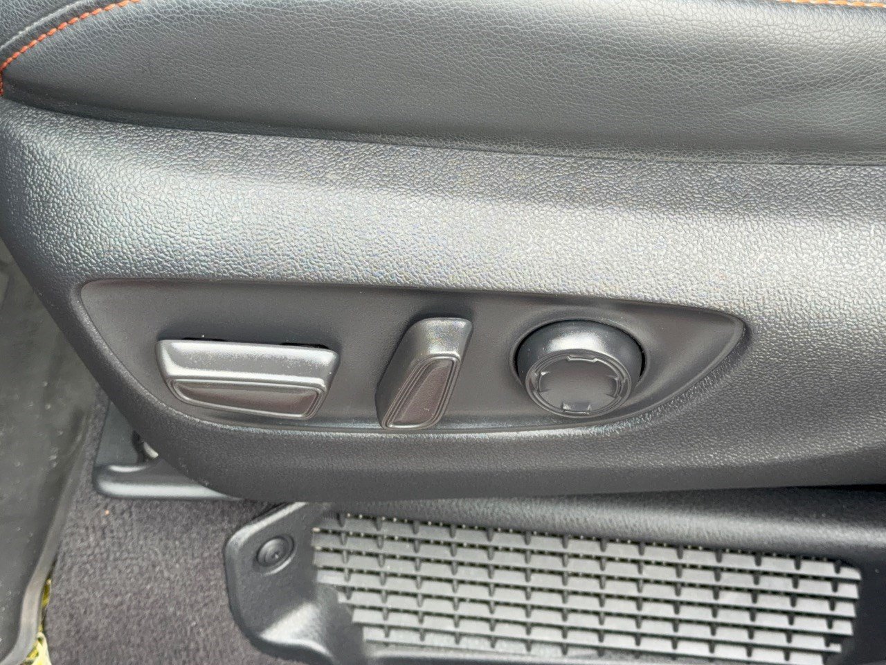 Used 2024 Toyota Sienna XSE FWD image 16