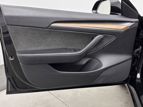 Used 2023 Tesla Model 3 Standard Range image 10