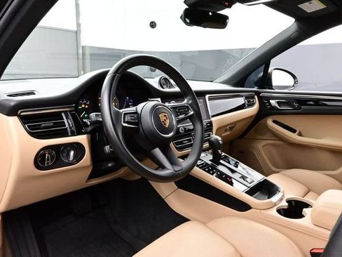 Certified 2022 Porsche Macan S AWD/4WD image 4