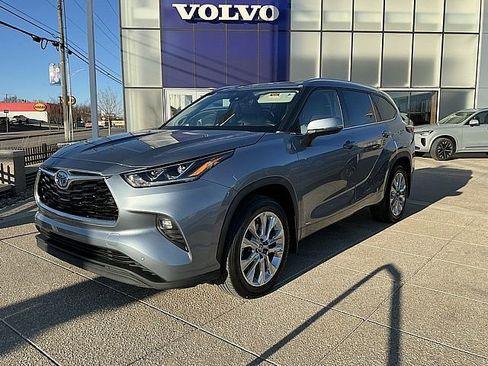 Used 2023 Toyota Highlander Limited image 3