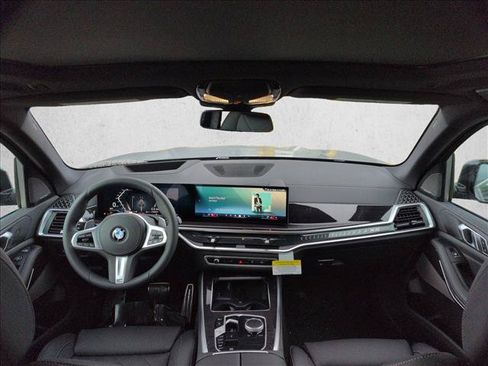 Used 2026 BMW X5 xDrive40i w/ M Sport Package AWD/4WD image 15