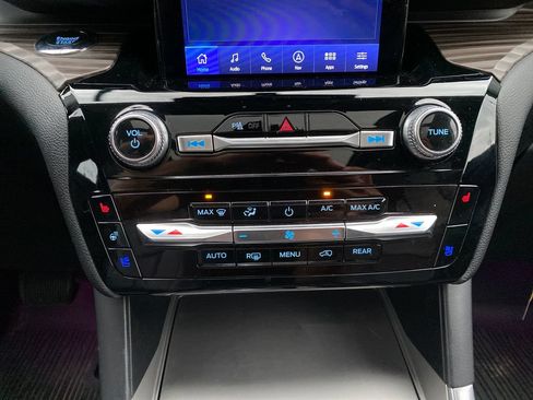 Used 2023 Ford Explorer Limited w/ Limited Technology Package AWD/4WD image 20