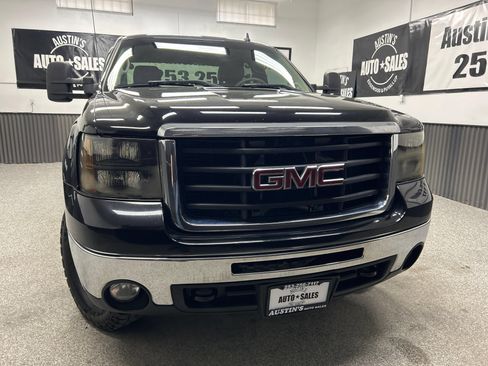 Used 2008 GMC Sierra 2500 SLT w/ Z71 Off-Road Package AWD/4WD image 2