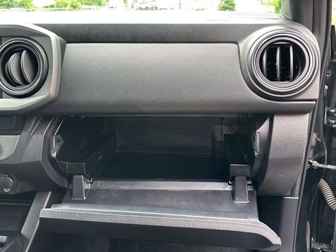 Used 2019 Toyota Tacoma TRD Off-Road AWD/4WD image 27
