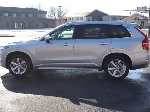 Used 2020 Volvo XC90 T6 Momentum image 9