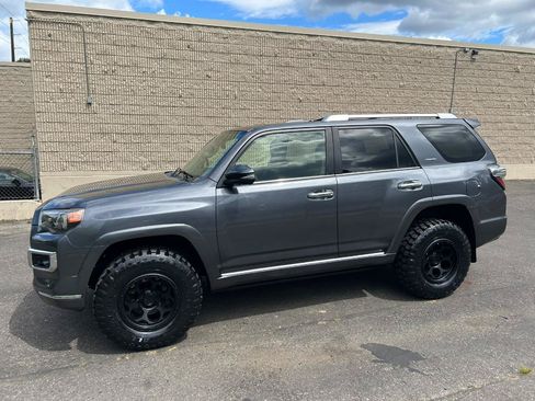 Used 2015 Toyota 4Runner Limited w/ Convenience Package AWD/4WD image 8