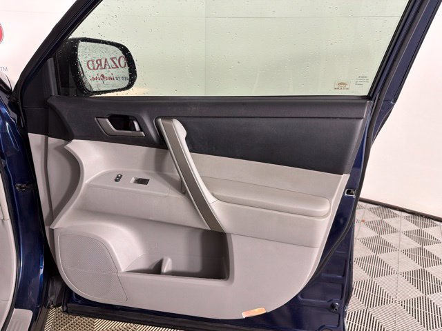 Used 2013 Toyota Highlander SE FWD image 32