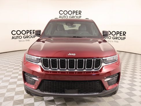 Used 2024 Jeep Grand Cherokee Laredo w/ Luxury Tech Group I AWD/4WD image 9