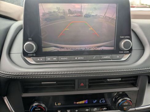 Used 2023 Nissan Rogue SV image 17