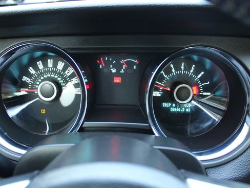 Used 2013 Ford Mustang GT RWD image 9