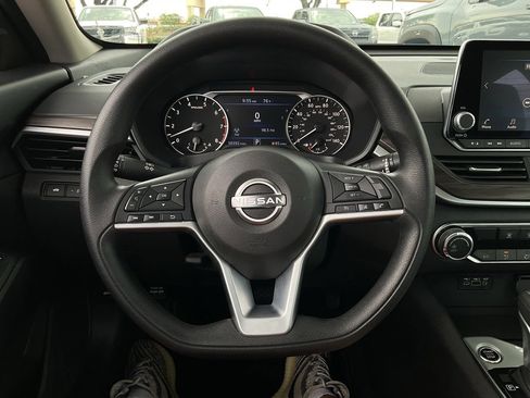 Used 2025 Nissan Altima 2.5 SV FWD image 28