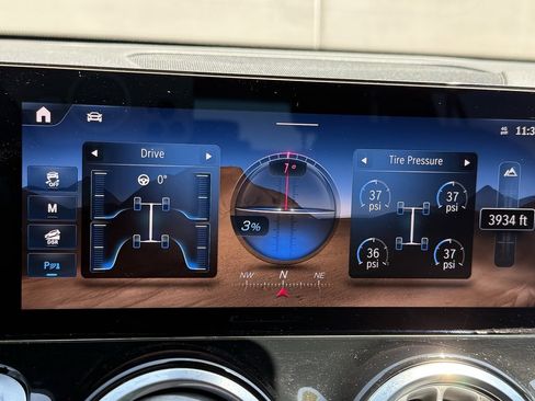 Used 2025 Mercedes-Benz GLB 250 4MATIC image 13