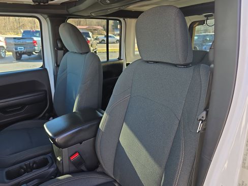 Used 2024 Jeep Wrangler Sport S image 19