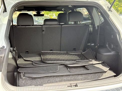 Used 2023 Volkswagen Tiguan SE R-Line FWD image 10
