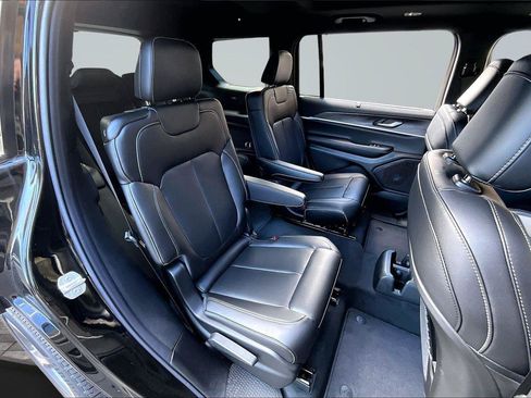 New 2025 Jeep Grand Cherokee L Limited w/ Luxury Tech Group II AWD/4WD image 9