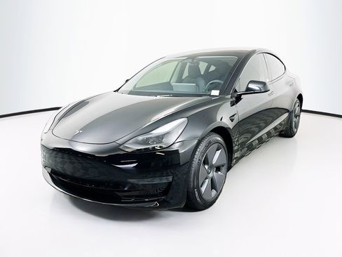 Used 2023 Tesla Model 3 Standard Range RWD image 3