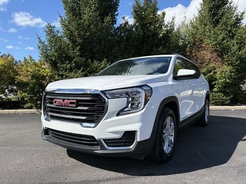 Certified 2022 GMC Terrain SLE w/ Driver Convenience Package image 1