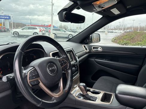 Used 2017 Jeep Grand Cherokee Laredo w/ Quick Order Package 23E image 15