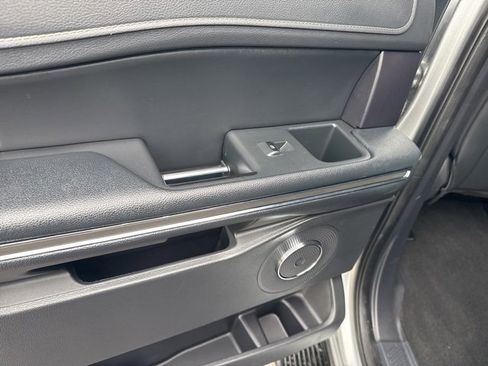 Used 2024 Ford Expedition XLT image 19