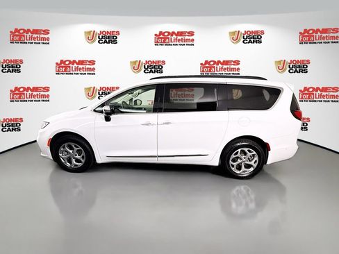 Used 2023 Chrysler Pacifica Limited AWD/4WD image 15