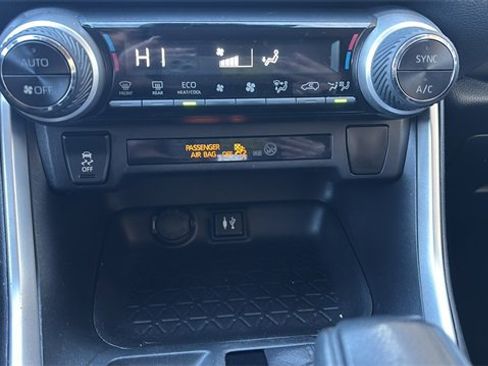 Used 2019 Toyota RAV4 LE image 31