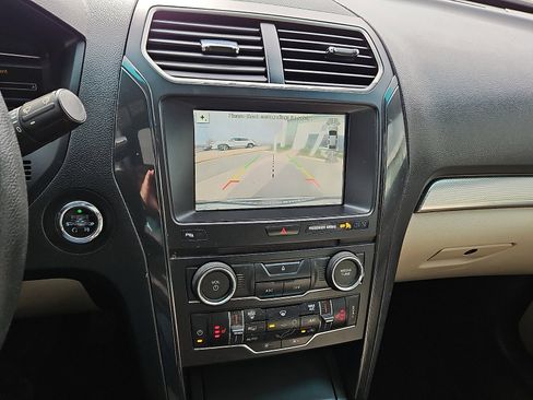 Used 2018 Ford Explorer XLT w/ Equipment Group 202A image 15