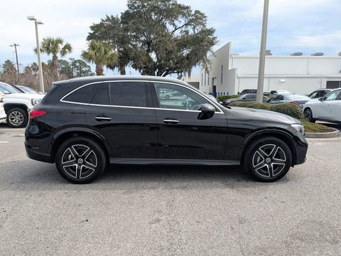 Used 2025 Mercedes-Benz GLC 300 4MATIC image 3