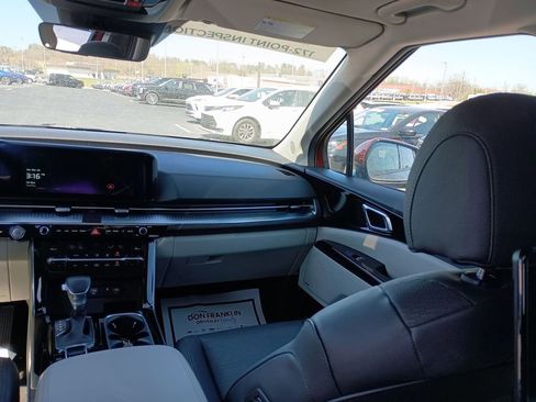 Used 2024 Kia Carnival SX Prestige image 11