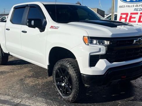 Used 2025 Chevrolet Silverado 1500 LT Trail Boss w/ Convenience Package II image 2