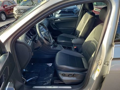 Used 2021 Volkswagen Tiguan SE R-Line FWD image 16