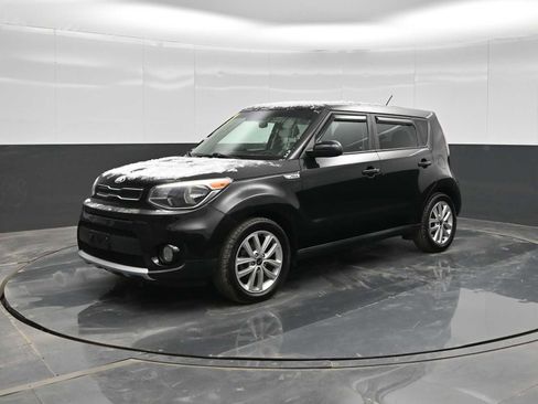 Used 2017 Kia Soul + image 4