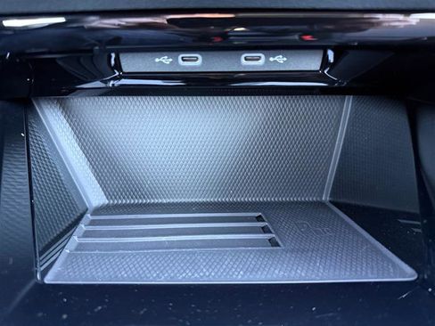 Used 2025 Volkswagen Golf R Black Edition image 25