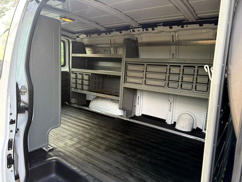 Used 2011 GMC Savana 3500 image 17