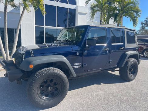 Used 2013 Jeep Wrangler Unlimited Sport image 3