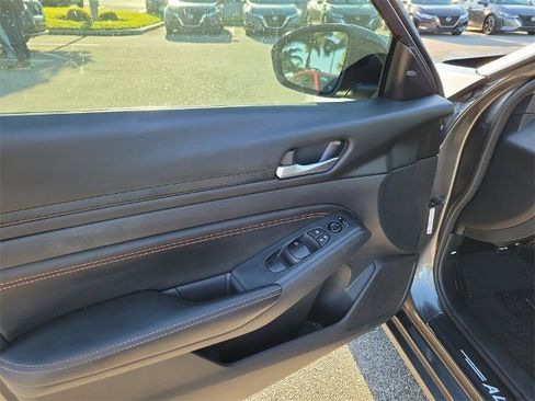 Certified 2022 Nissan Altima 2.5 SR w/ Midnight Edition Package image 15