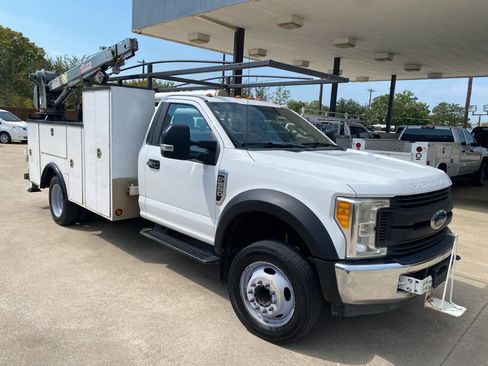 Used 2017 Ford F550 2WD Regular Cab Super Duty image 2