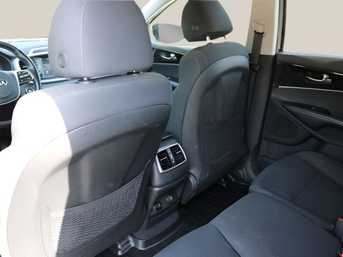 Used 2020 Kia Sorento S FWD image 15
