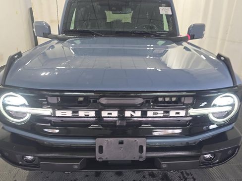 Used 2025 Ford Bronco Outer Banks AWD/4WD image 2