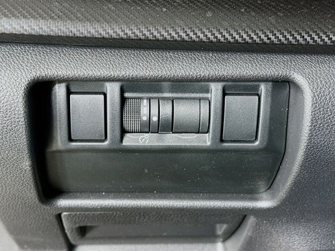 Used 2024 Subaru Crosstrek 2.0i Premium image 17