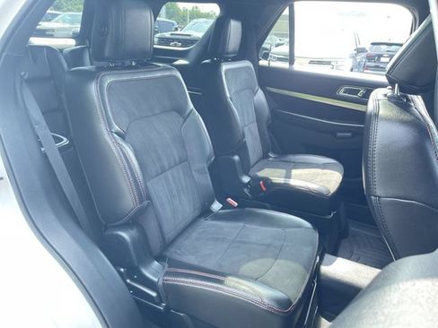 Used 2018 Ford Explorer XLT w/ Equipment Group 202A AWD/4WD image 27