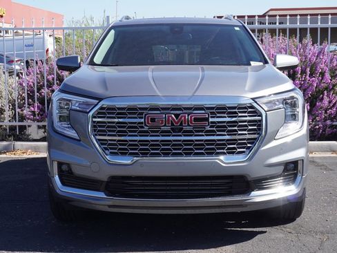 Used 2024 GMC Terrain Denali w/ Denali Premium Package AWD/4WD image 2