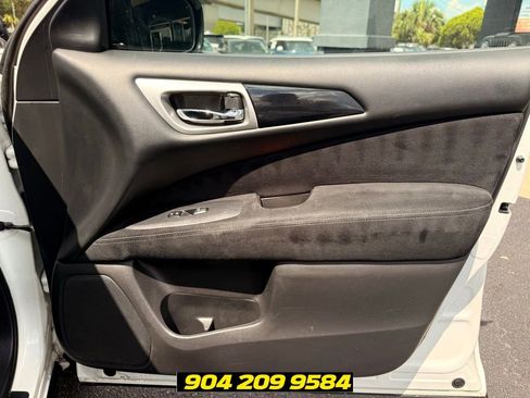 Used 2016 Nissan Pathfinder SV FWD image 34